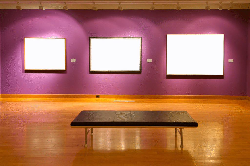 exposição-de-quadro-todo-em-branco-arte-moderna.