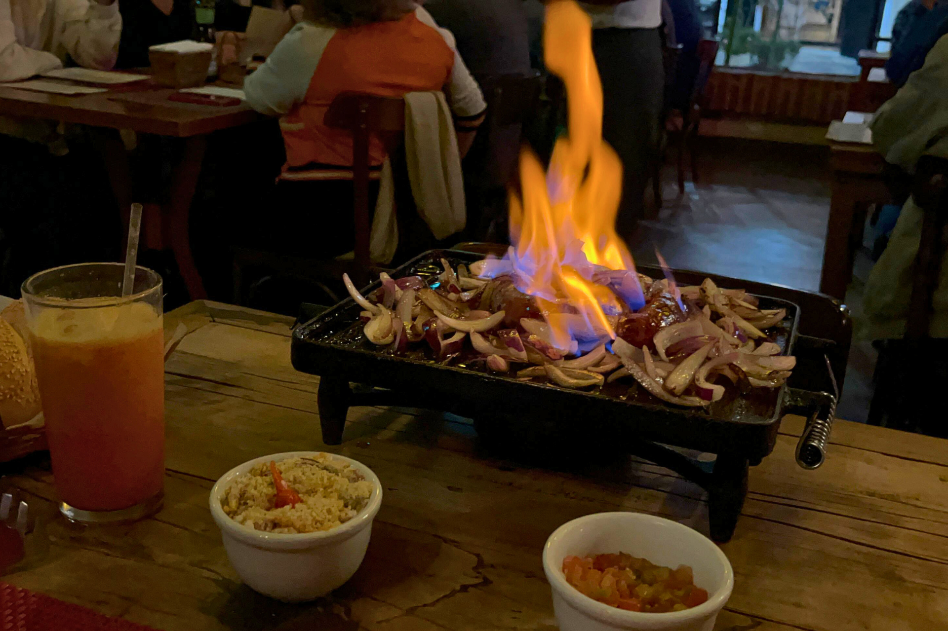 linguiça flambada na cachaça