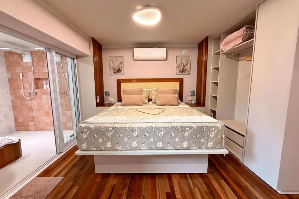quarto com cama de casal